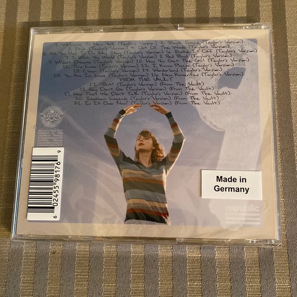 Taylor Swift 1989 (TV) Sunrise Boulevard Yellow Deluxe CD with Polaroids - Picture 3 of 3